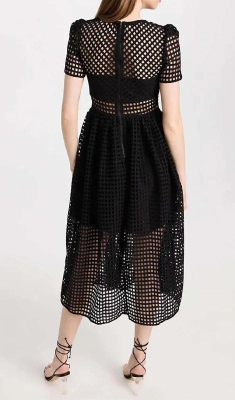 PUFFED SLEEVE LACE MIDI DRESS IN BLACK