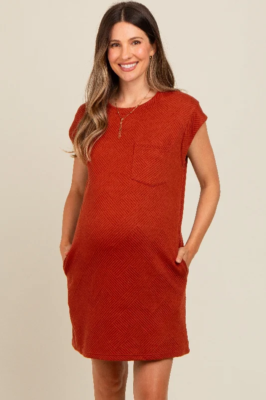 Rust Front Pocket Line Textured Short Sleeve Maternity Dress