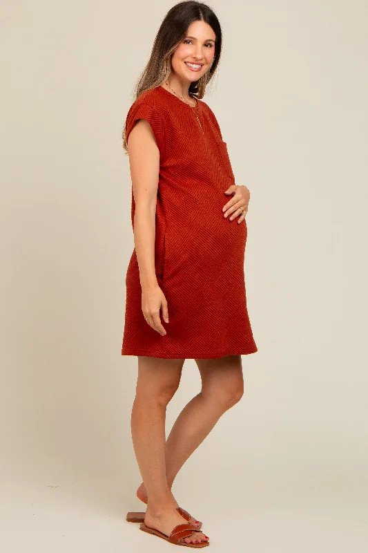 Rust Front Pocket Line Textured Short Sleeve Maternity Dress