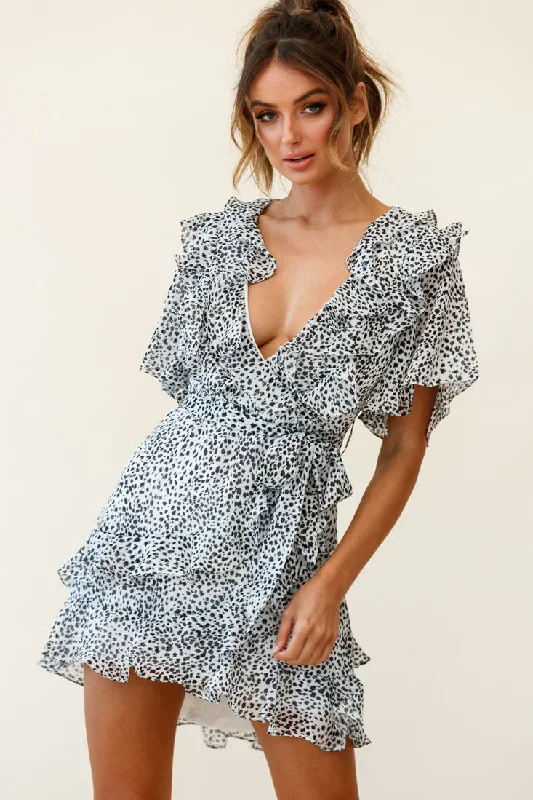 sweet-talk-short-sleeve-ruffle-detail-dress-speckle-print-white